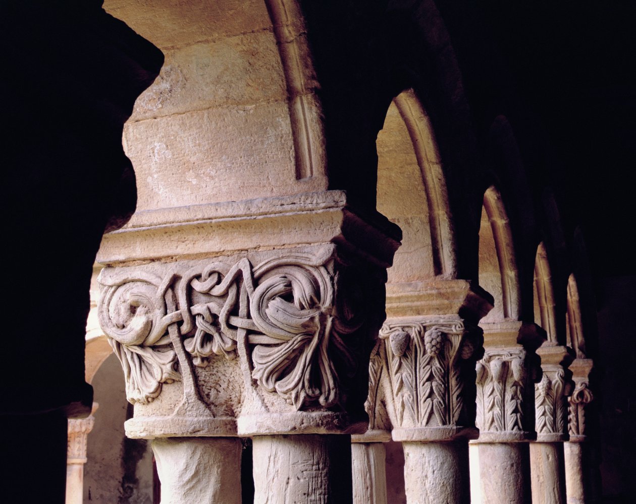 Manastırlardaki başkentlerin detayı (fotoğraf) by School Spanish