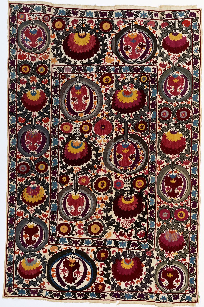 Bir susani, canlı tonlarda ipeklerle işlenmiş beyaz keten zemin, c.1900 (ipek ve keten) by School Uzbek