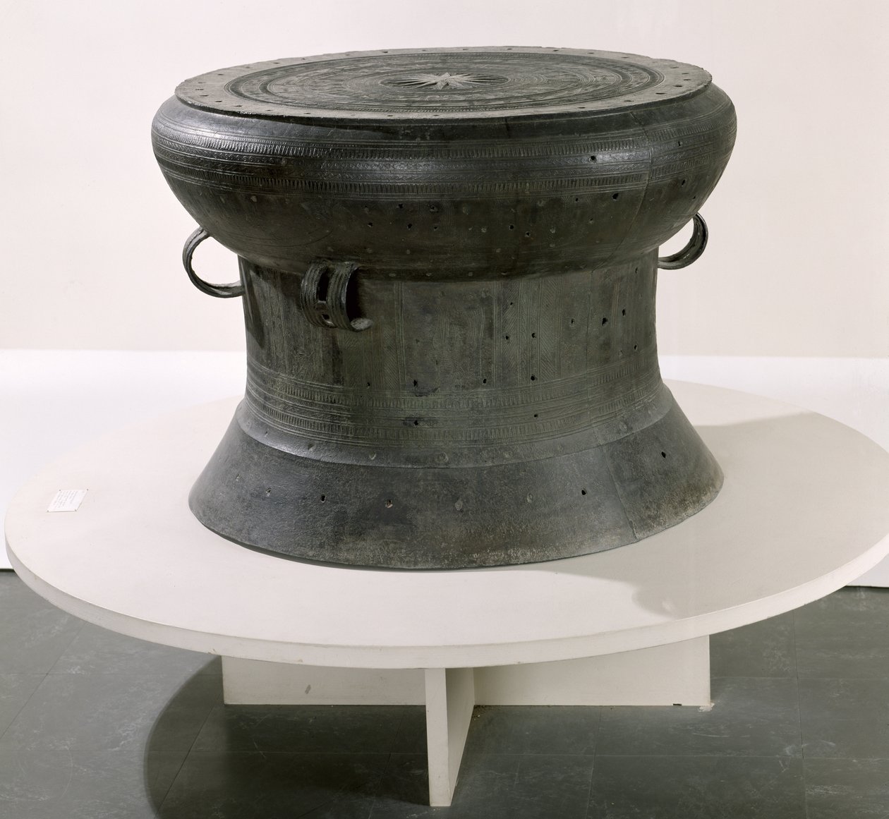 Davul, Dong Son stili, MÖ 2.-1. yüzyıl (bronz) (ayrıca bkz. 181009) by School Vietnamese