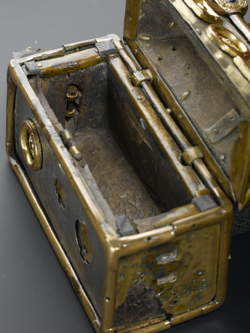 Monymusk Reliquary, MS 8. yüzyıl (bronz, gümüş, ahşap, bakır alaşımı, cam, emaye) by Scottish School