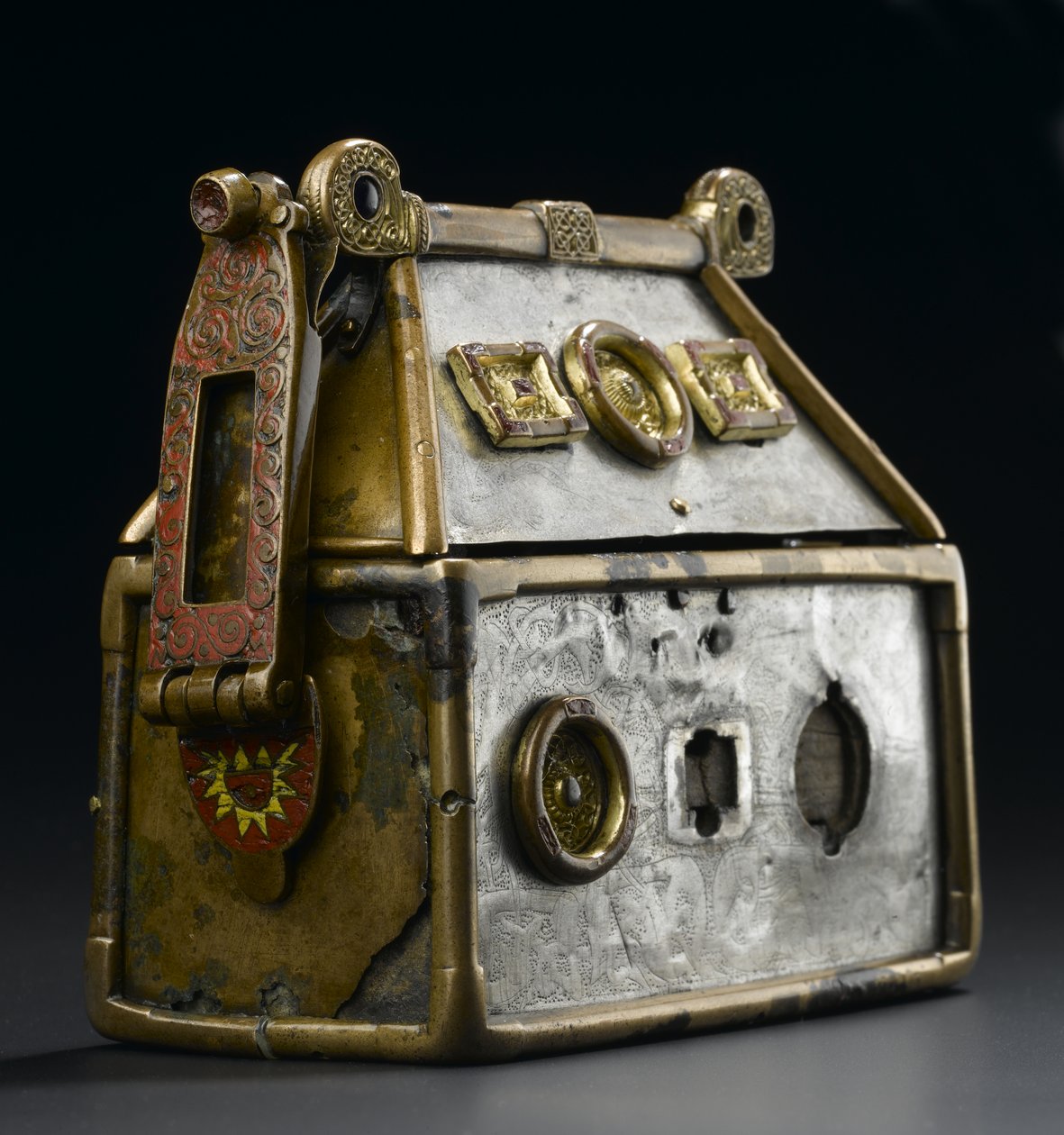 Monymusk Reliquary, MS 8. yüzyıl (bronz, gümüş, ahşap, bakır alaşımı, cam, emaye) by Scottish School
