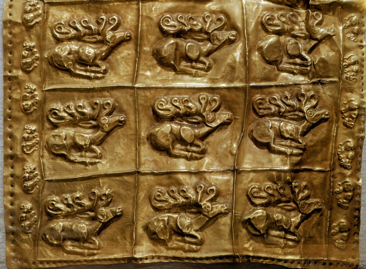 Art İskit (İskit uygarlığı veya İskit): hayvanları (geyik) süsleyen altın sadak örtüsü. Kelermes, Krasnodar Bölgesi, Kuban, Rusya, MÖ 7. yy