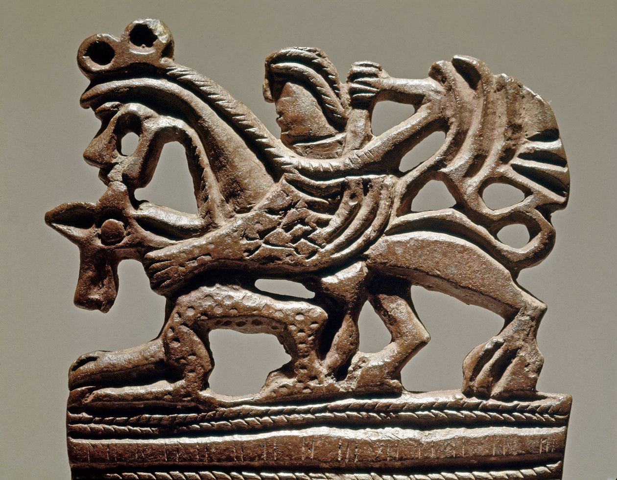 Sanat İskit (İskit veya İskit uygarlığı): Grifondaki Apollo - MÖ 4. yüzyıl - Bronz tank süsü - Hermitage Müzesi, Saint Petersburg by Scythian