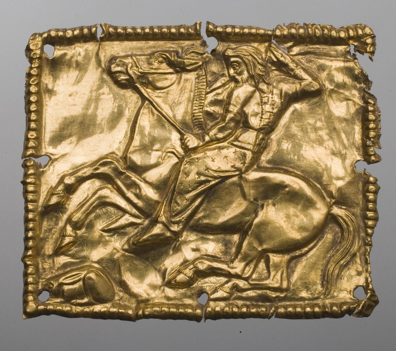 Art des steppes - İskit Sanatı : Avlanma Sahnesini Betimleyen Plaket. Altın, boyut : 5,2x4,2, MÖ 5-4. yy, Devlet İnziva Yeri, St. Petersburg by Scythian