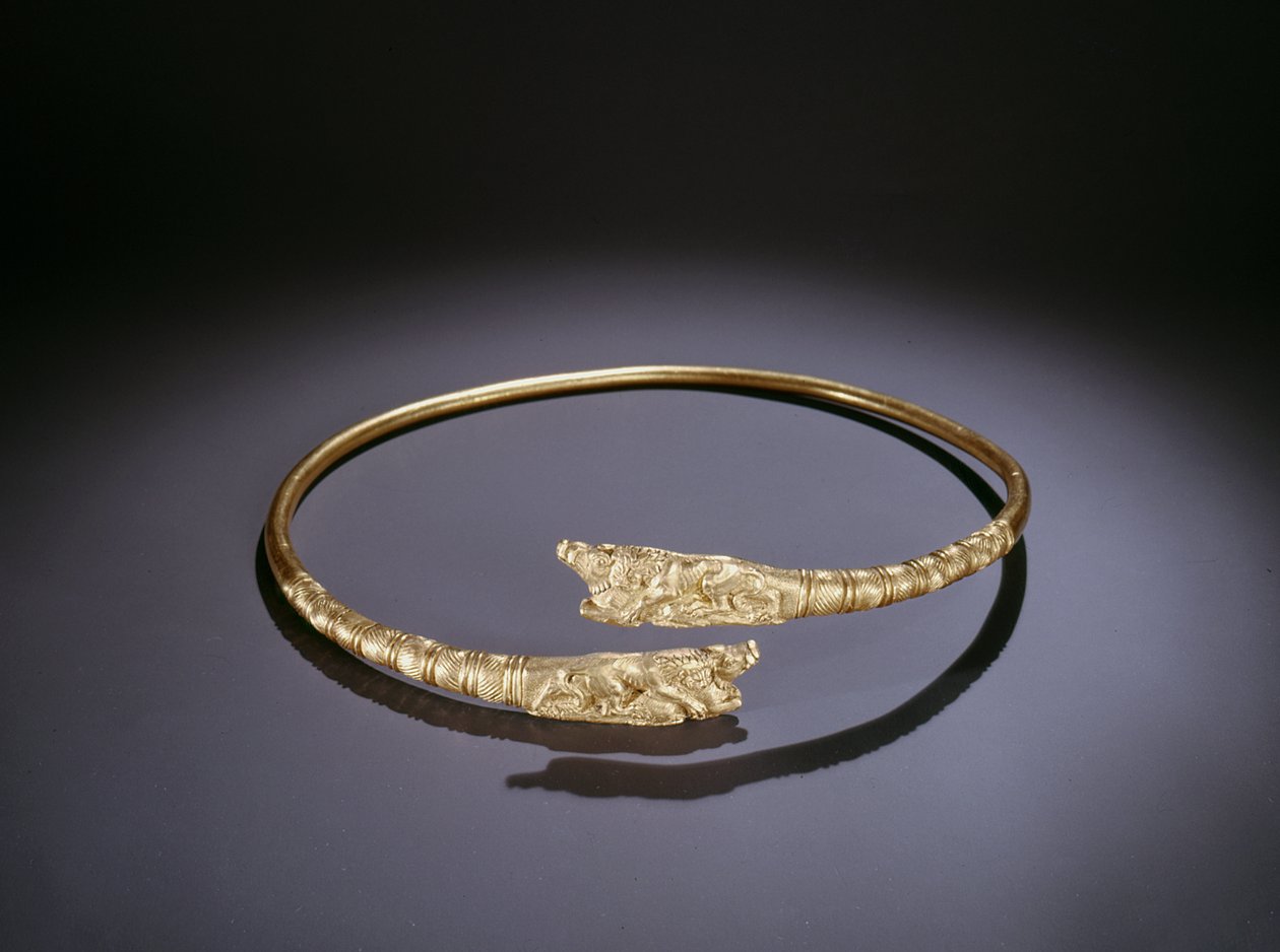 Uçlarda domuzlara saldıran aslanlarla tork (altın) by Scythian