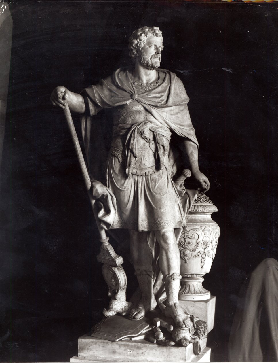Hannibal Muzaffer, 1722 (mermer) (bw fotoğraf) by Sebastien Slodtz