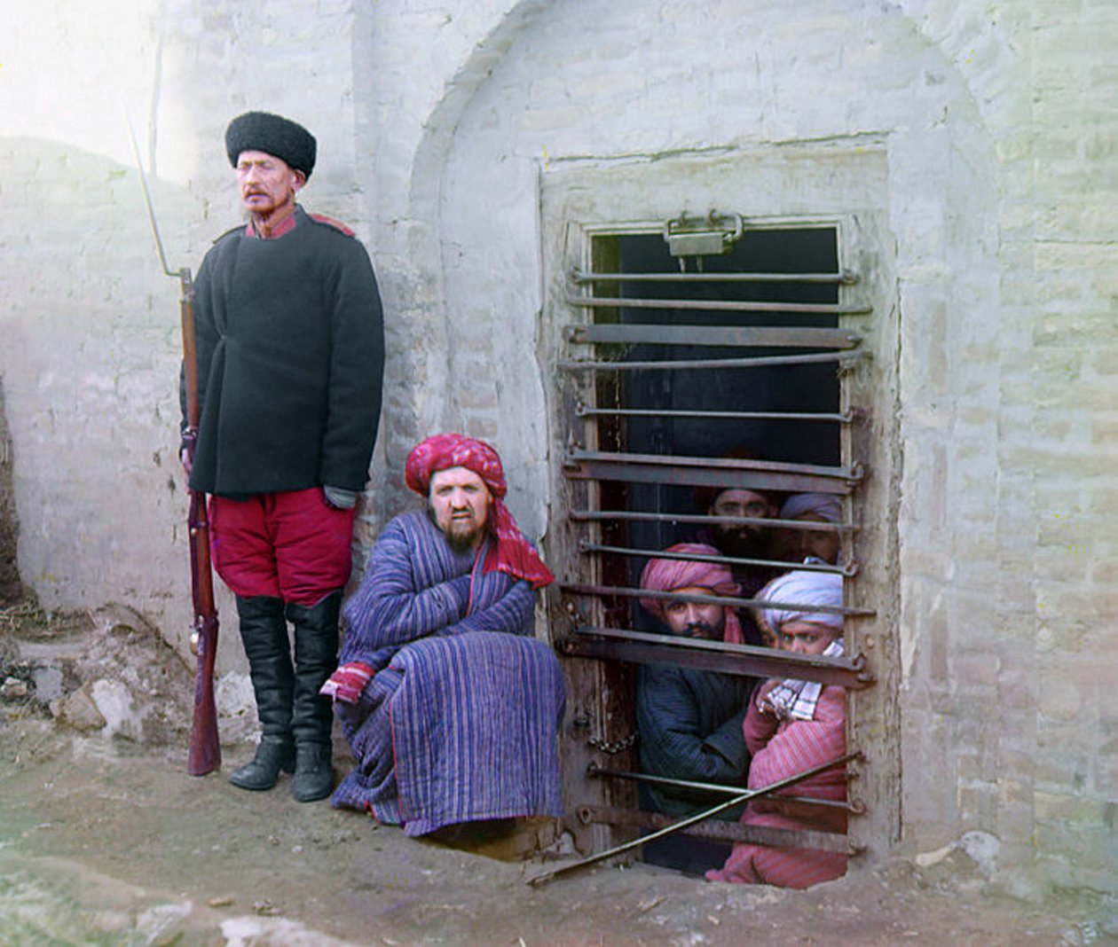 Geleneksel bir Orta Asya hapishanesi, 1904 by Sergei Mikhailovich Prokudin Gorskii
