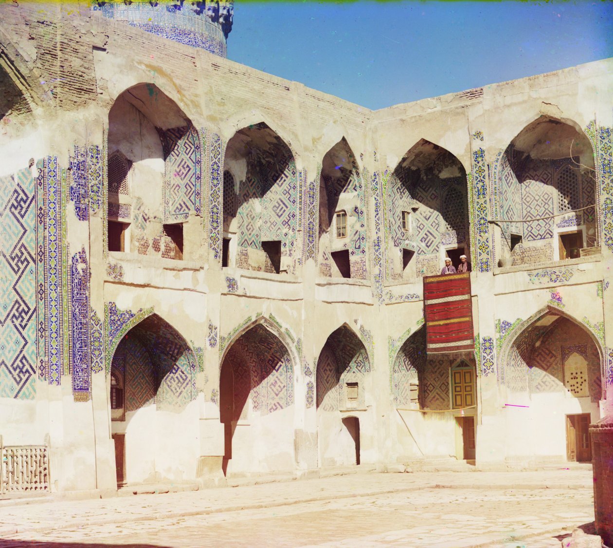 Şir-Dar camisinin içi, Semerkant, 1905-1915 by Sergey Prokudin Gorsky