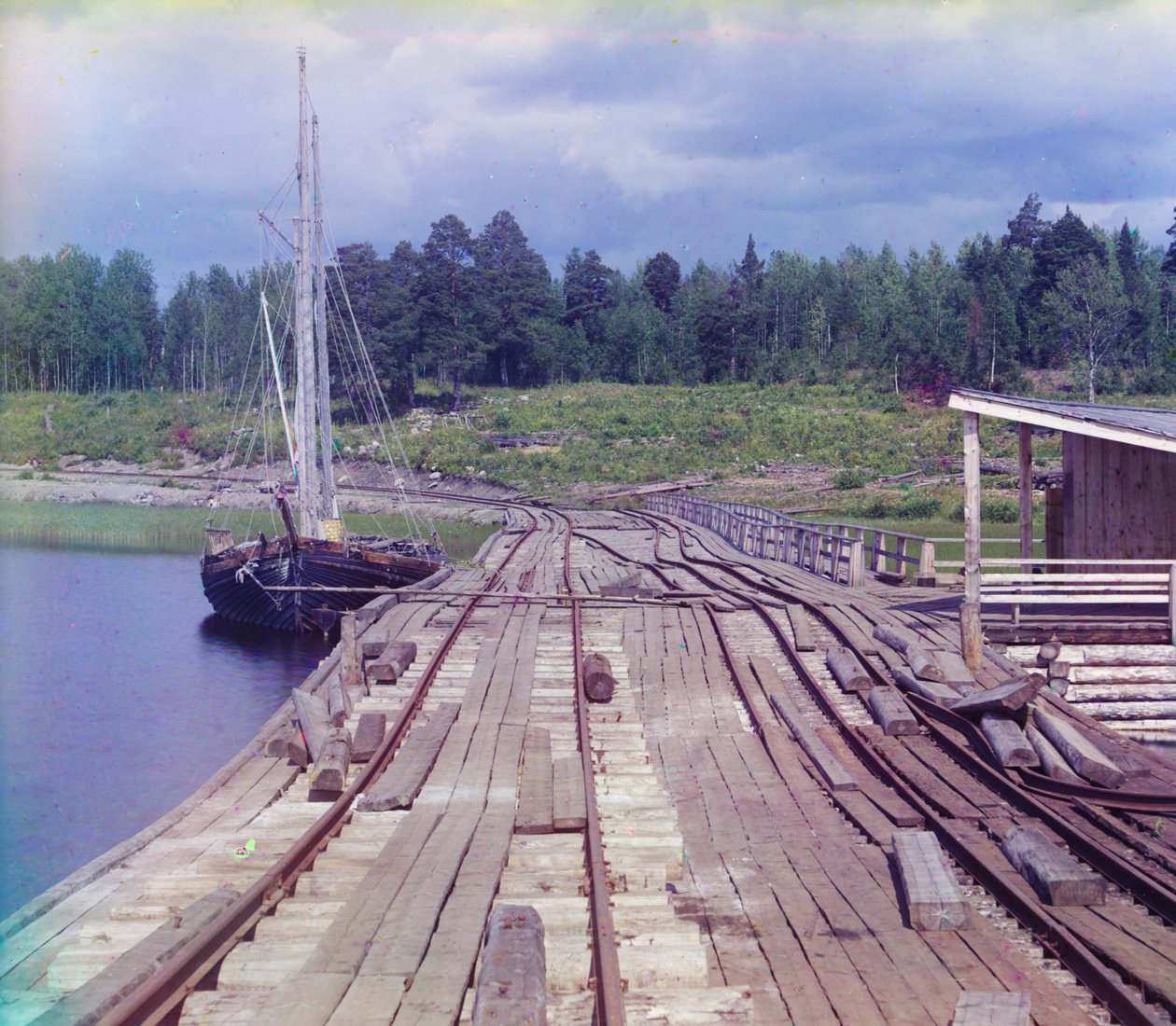 Murmansk demiryolu üzerinde Karelya'daki Lizhma İstasyonu'ndaki Baraj, 1905-1915 by Sergey Prokudin Gorsky