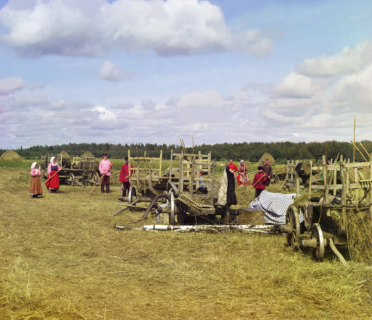 Saman yapan köylüler, dinlenme zamanına yakın, Rus İmparatorluğu, 1909 by Sergey Prokudin Gorsky
