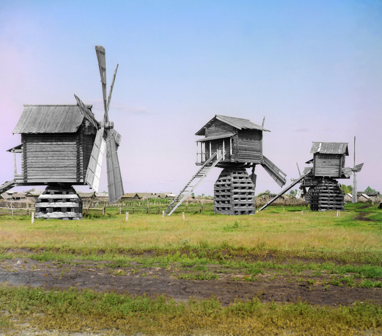 Tobolsk Eyaletinin Ialutorovsk bölgesindeki yel değirmenleri, Rus İmparatorluğu, 1912 by Sergey Prokudin Gorsky