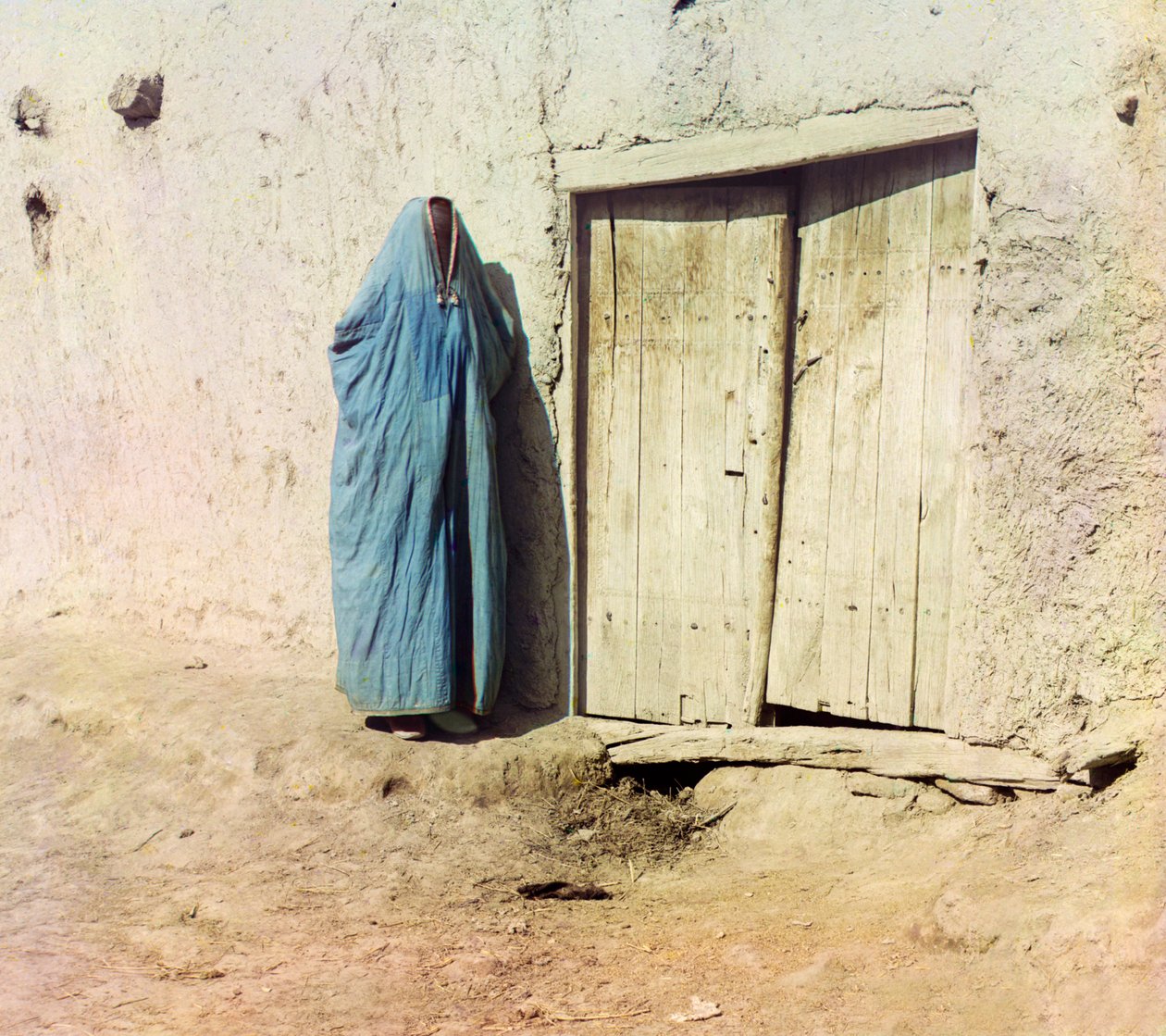 Burka giyen Özbek veya Tacik bir kadın, 1910 dolayları (renkli fotoğraf) by Sergey Prokudin Gorsky