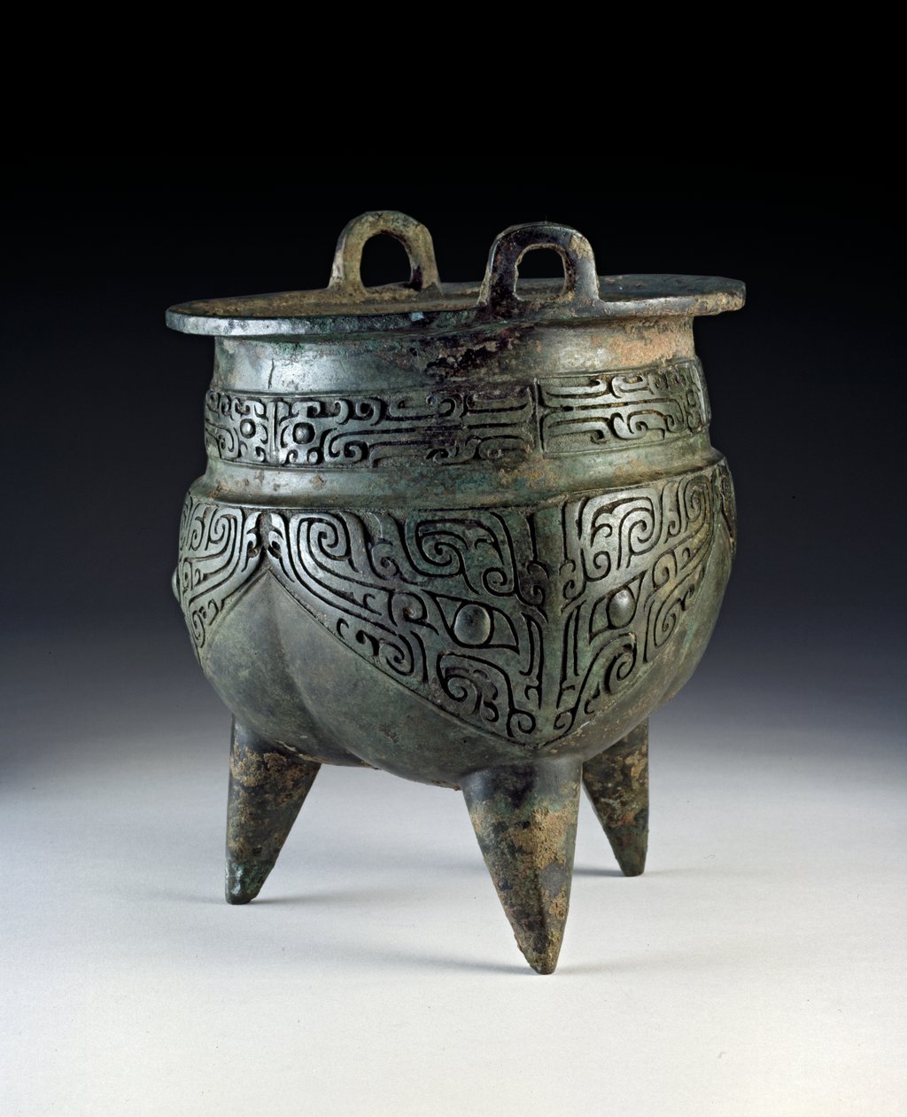 Taoti tasarımını taşıyan Li gemisi, Erligang dönemi, Shang Hanedanlığı, MÖ 1500-1050 (bronz) by Shang Dynasty Chinese School