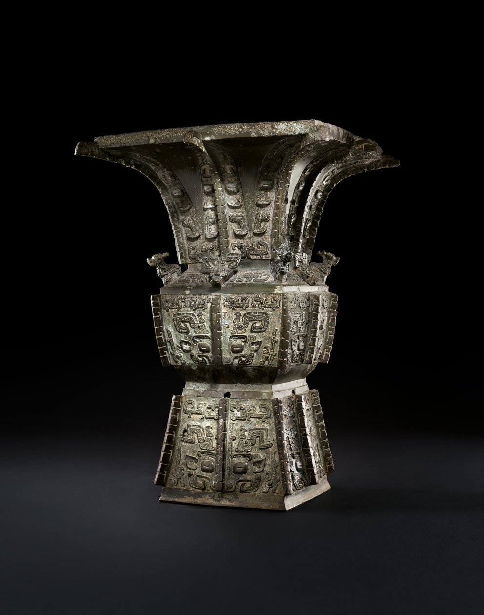 Ritüel Şarap Gemisi, Fangzun (bronz) by Shang Dynasty Chinese School