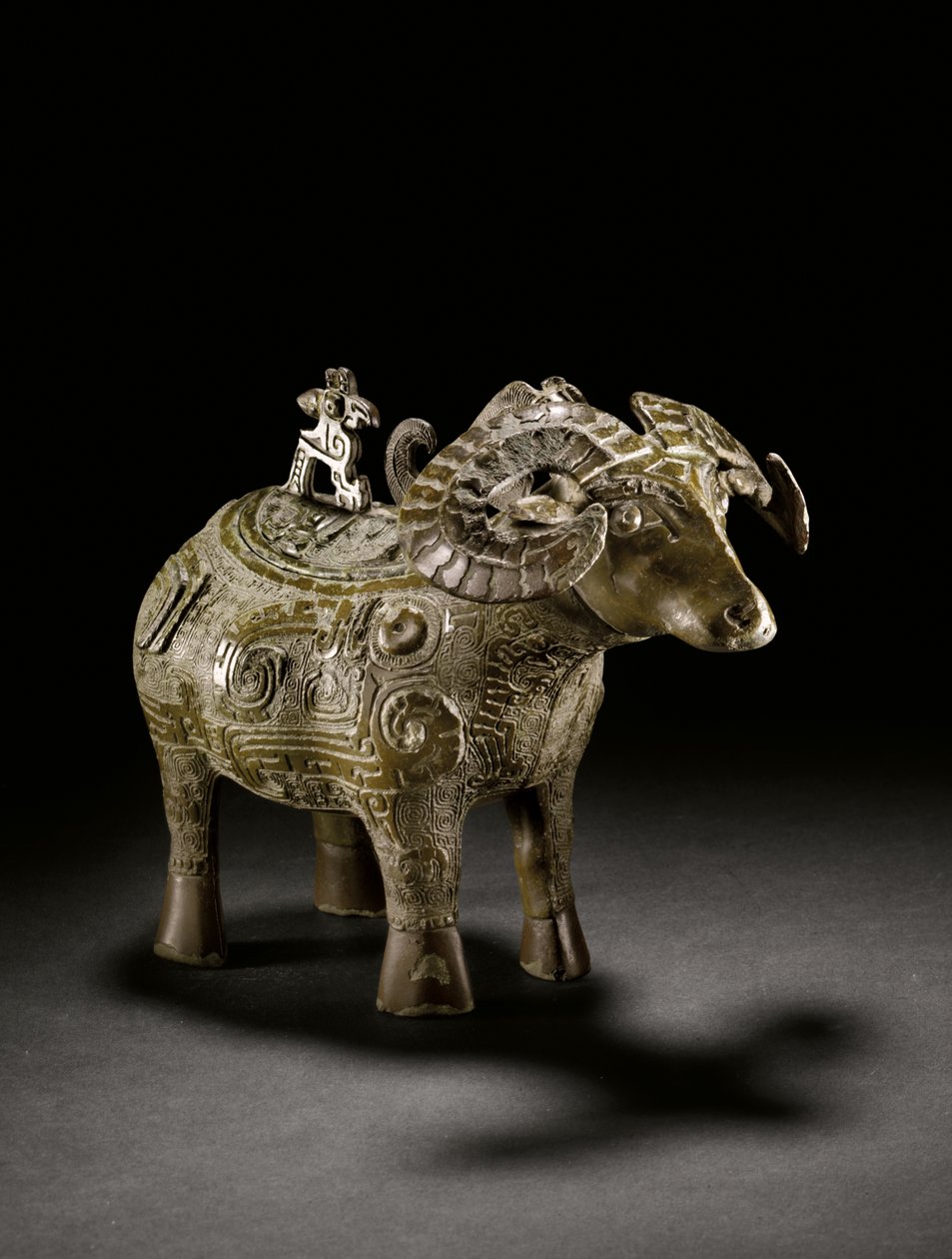 Ritüel koç biçimli şarap kabı, Gong, geç Shang Hanedanlığı (bronz) (ayrıca bkz. 3618914) by Shang Dynasty Chinese School