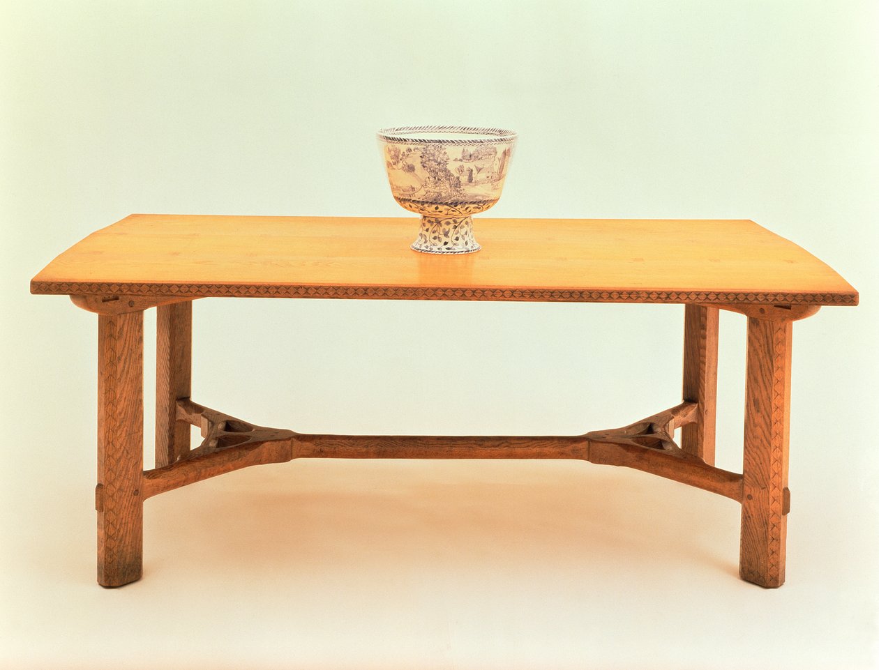 Sidney Barnsley (1865-1926), 1923-4 (meşe) tarafından tasarlanmış ve yapılmış yemek masası by Sidney Barnsley