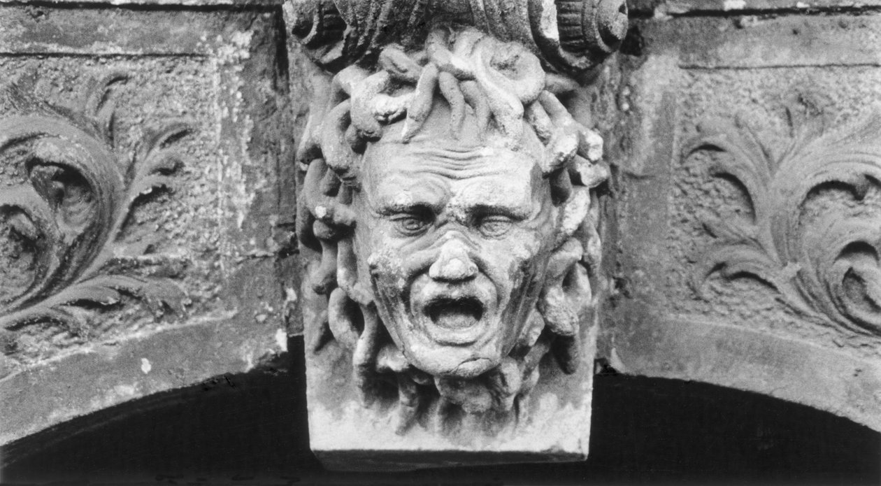 Heykel başı, Schloss Hainewalde, Sachsen, Almanya by Simon Marsden