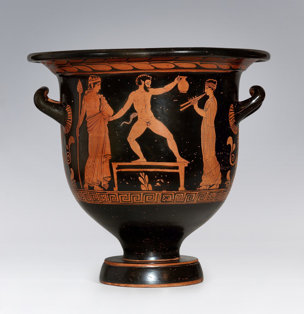 Satyr dans eden Apulian Krater, yaklaşık MÖ 420-410. by Sisyphus Painter