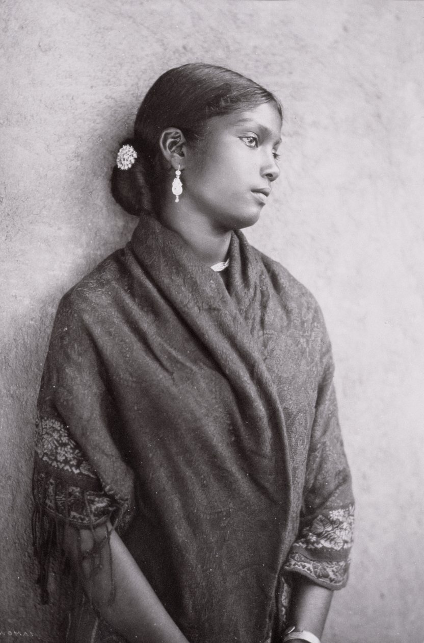 ಸಿಂಹಳೀಯ ಸೌಂದರ್ಯ, c.1875 (ಆಲ್ಬುಮೆನ್ ಮುದ್ರಣ) turk by Skeen and Co.