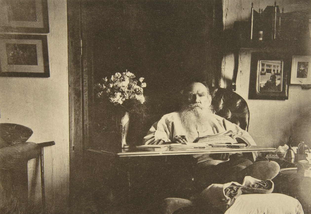 Kötü bacaklı Rus yazar Leo Tolstoy, Rusya, 1908 by Sophia Andreevna Tolstaya