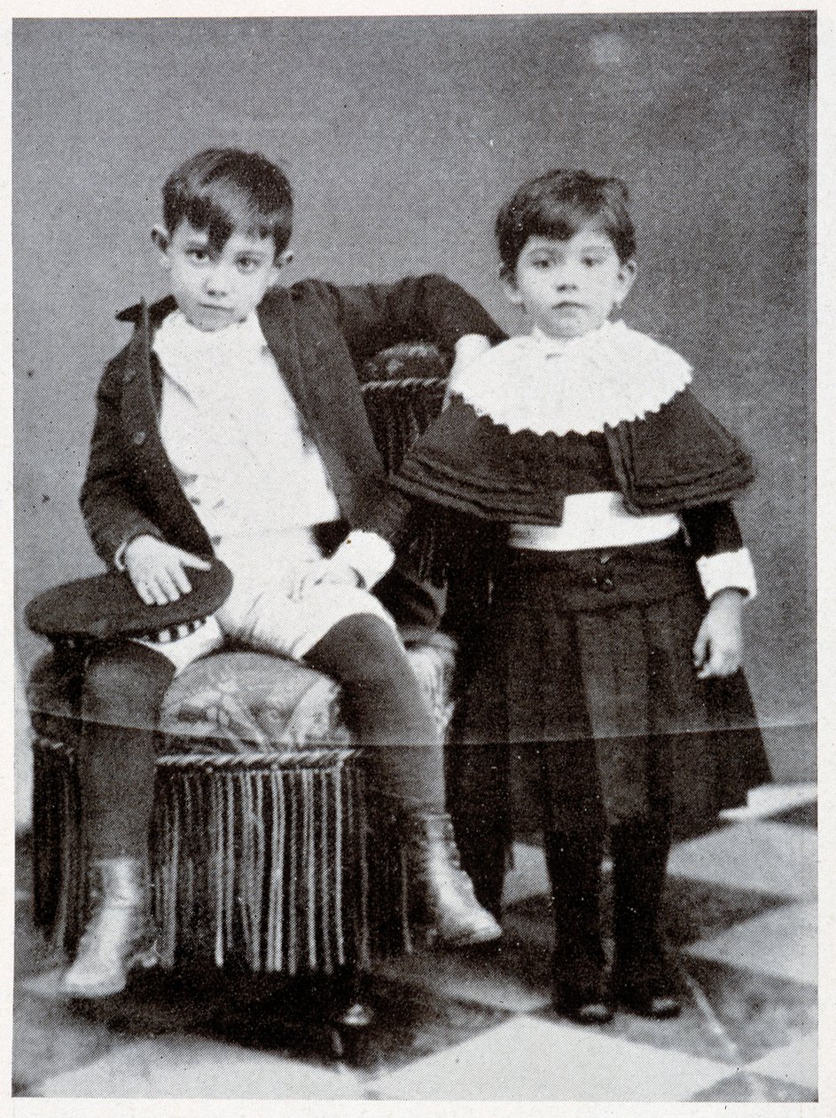 Yedi Yaşındaki Pablo Picasso, Kızkardeşi Conchita ile, 1888 by Spanish Photographer