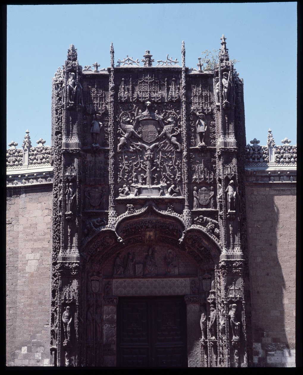 Gotik Sanat Isabelin: cephe du kolej aziz Gregoire (San Gregorio) 1488-1496 Valladolid, İspanya (Gotik sanat: kolej cephesinin görünümü (Colegio de San Gregorio) Valladolid İspanya) by Spanish School