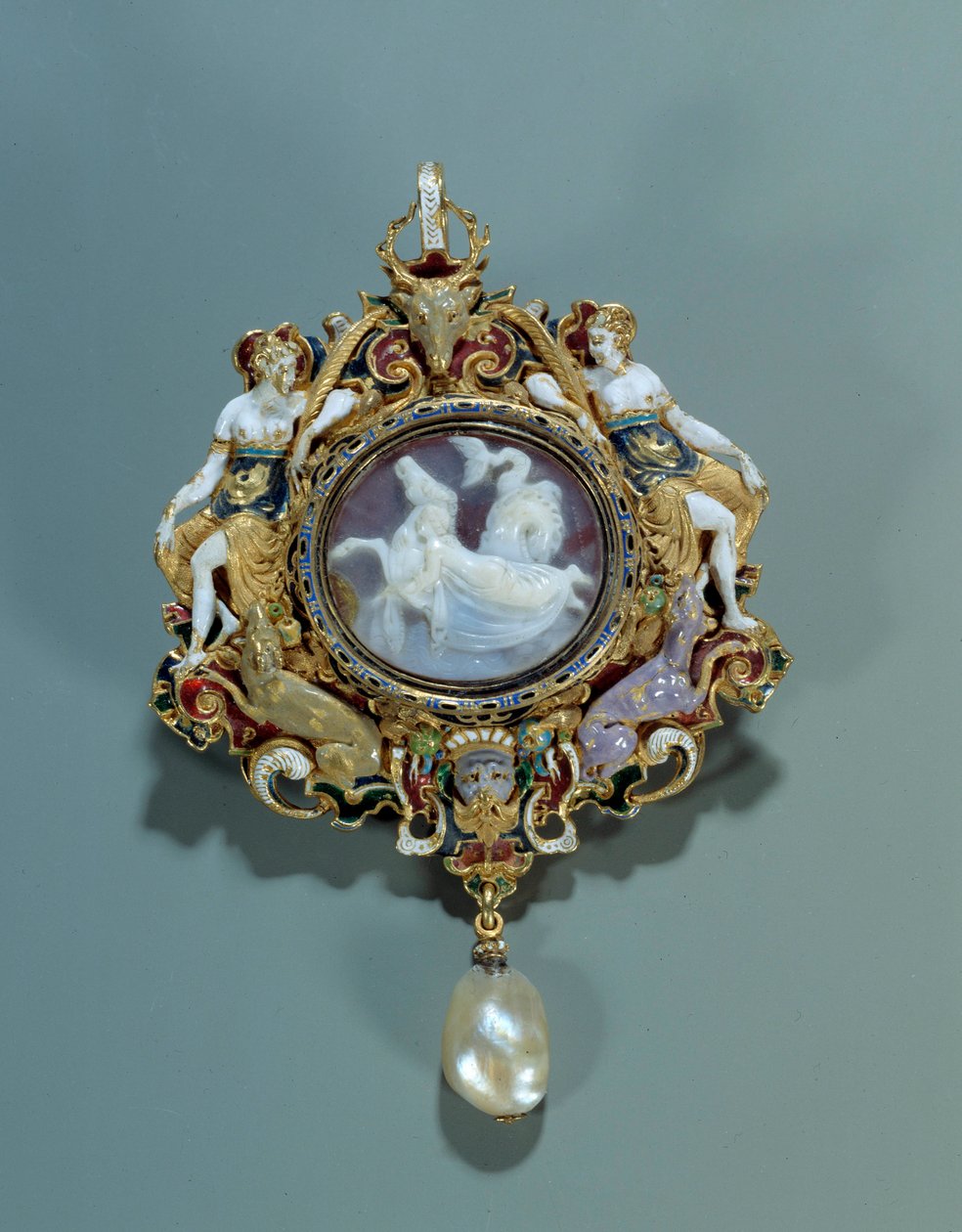 Mücevher: Bir minyatür ile altın yuvarlak kolye emaye. 1550-1575. karartmak 0,12x0,72 m. Paris, Louvre Müzesi by Spanish School