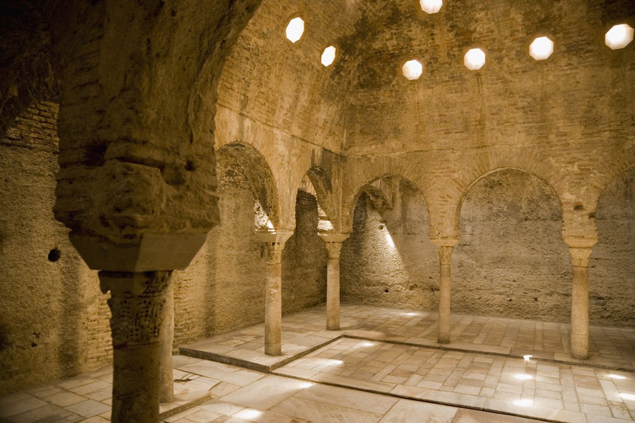 Arap Hamamlarında Buhar Odası, Granada (fotoğraf) by Spanish School