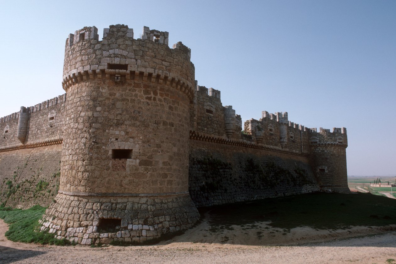 Çevre duvarı ve köşe kuleleri by Spanish School