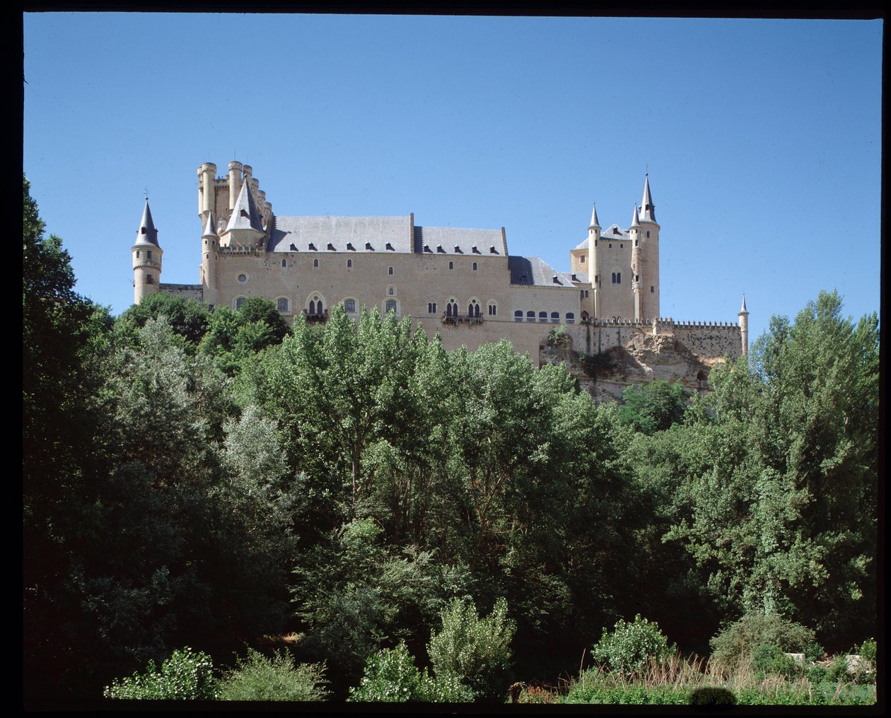 Alcazar'ın görünümü by Spanish School