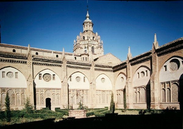 1504-29 ಟರ್ಕ್‌ನಲ್ಲಿ ನಿರ್ಮಿಸಲಾದ ಕ್ಲೈಸ್ಟರ್‌ಗಳ ನೋಟ by Spanish School
