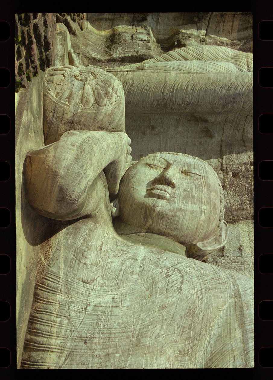 Yaslanmış Buda, Gal Vihara (granit) (detay) by Sri Lankan