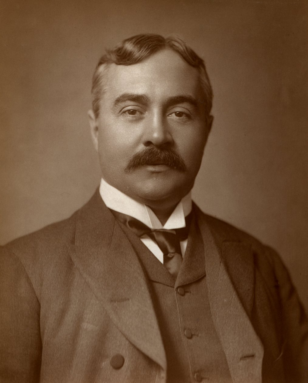 Herbert Standing, İngiliz aktör, 1883 by St James