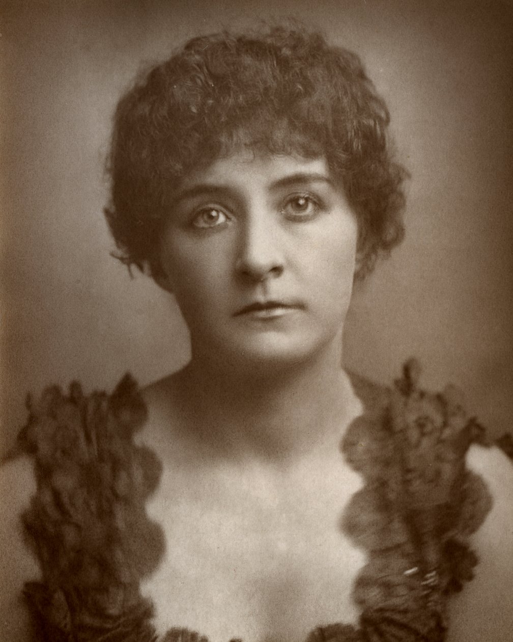 Julia Gwynne, İngiliz opera sanatçısı ve oyuncu, 1884 by St James