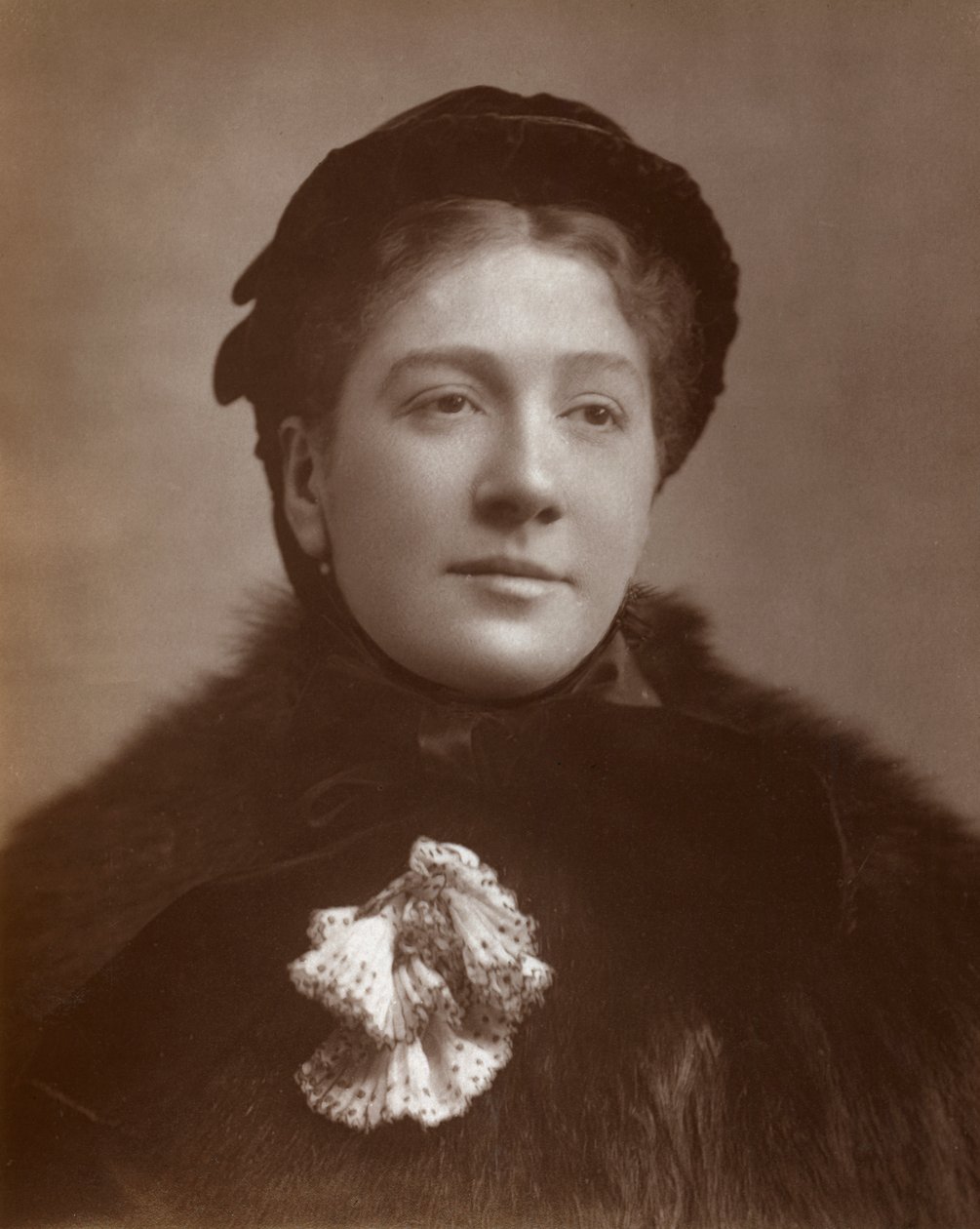 Madge Kendal, İngiliz aktris ve tiyatro yöneticisi, 1883 by St James