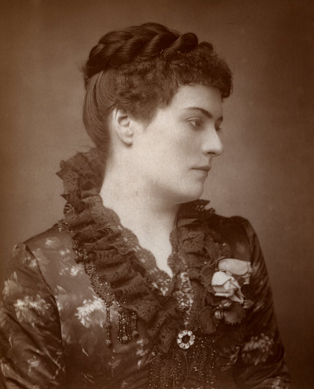 Sophie Eyre, İngiliz aktris, 1883 by St James