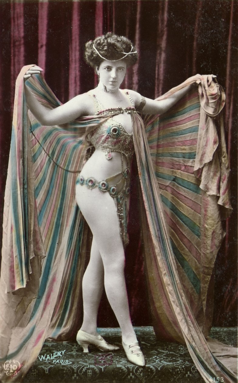 Doğulu bir dansçıyı gösteren kartpostal (renkli fotoğraf) by Stanislaus Walery