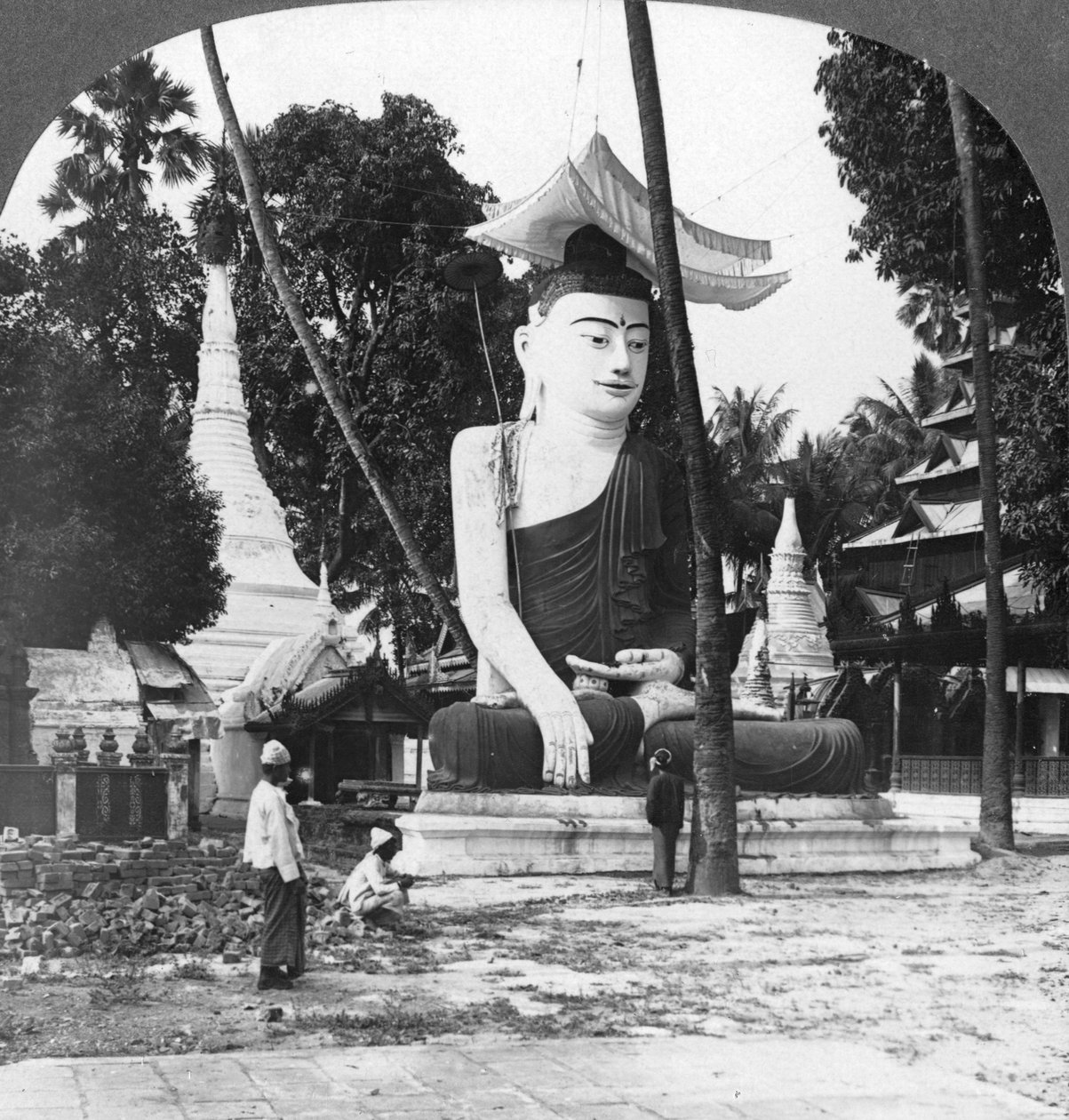 Buda heykeli, Shwedagon Pagoda, Rangoon, Burma, 1908 by Stereo Travel Co