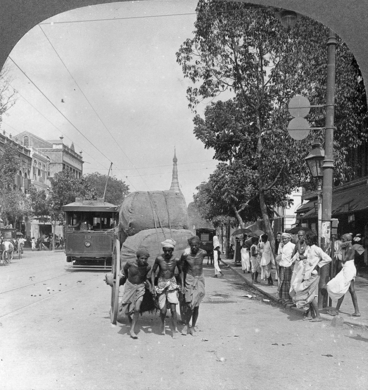 Dalhousie Caddesi, şehrin en işlek, Rangoon, Burma, 1908 by Stereo Travel Co