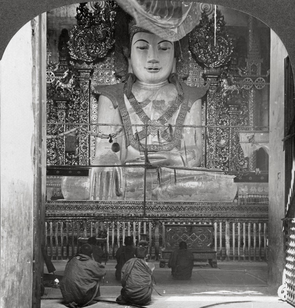 Bir pagodadaki Mermer Buda, Mandalay, Burma, 1908. by Stereo Travel Co