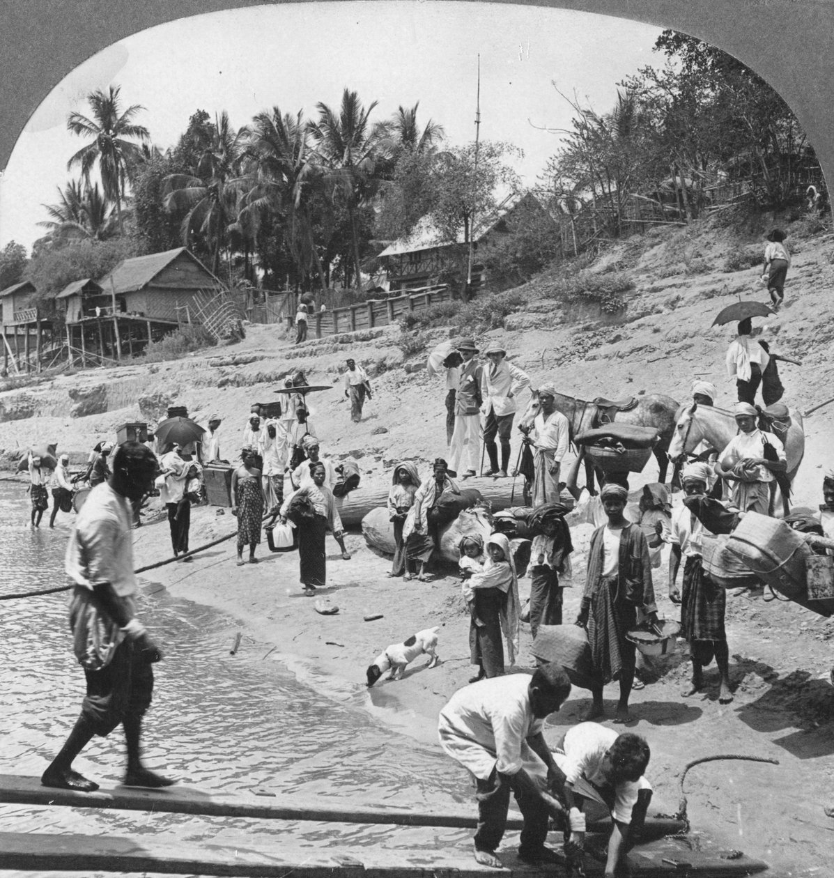 Irrawaddy vapuruna binen yolcular, Mada, Rangoon, Burma, 1908 by Stereo Travel Co