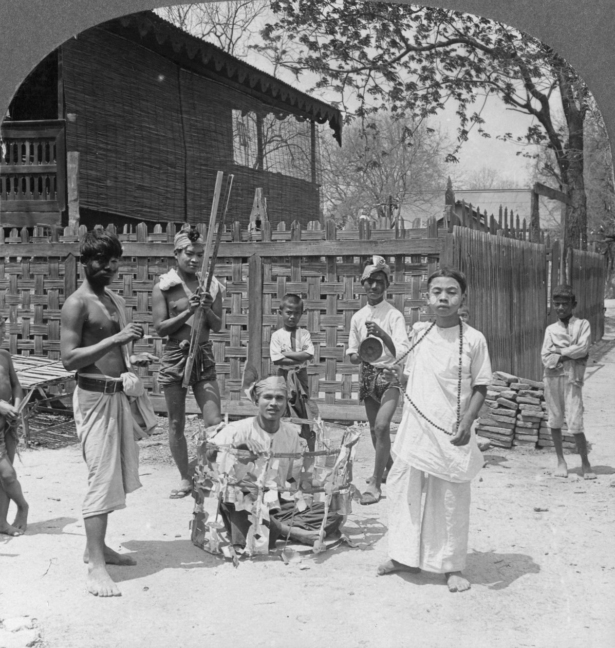 Bir festival sırasındaki sahne, Burma, 1908 by Stereo Travel Co