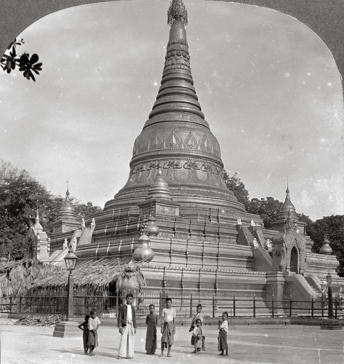 Aindow Yak Pagodası, Mandalay, Burma, 1908. by Stereo Travel Co