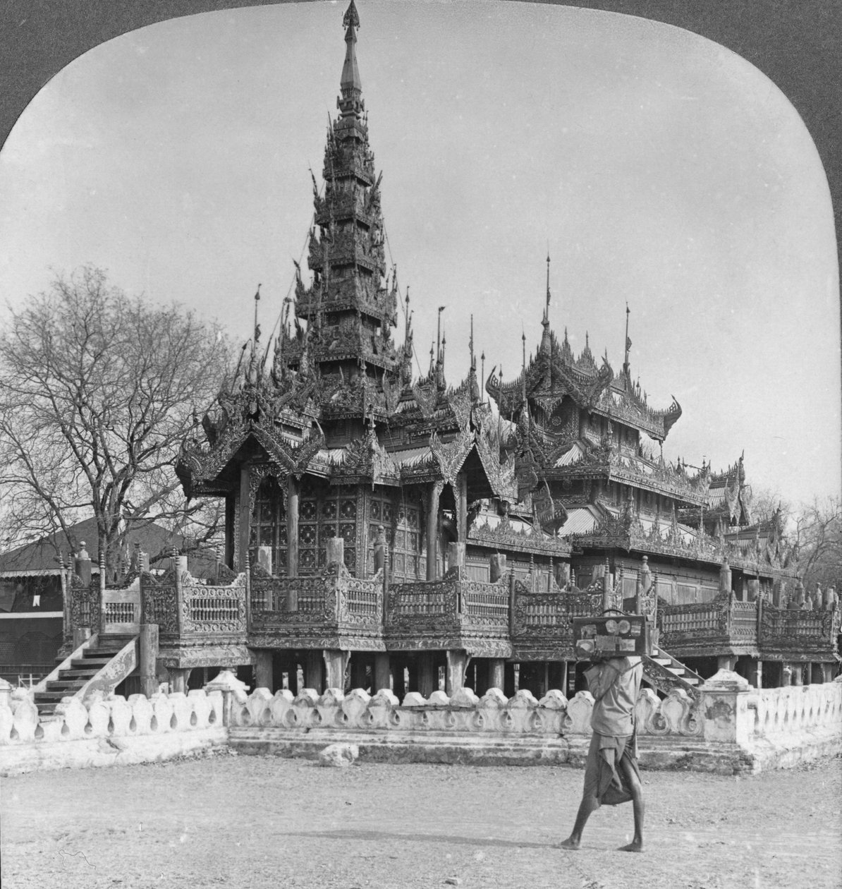 Kaledeki Kral Thibaw Okulu, Mandalay, Burma, 1908 by Stereo Travel Co