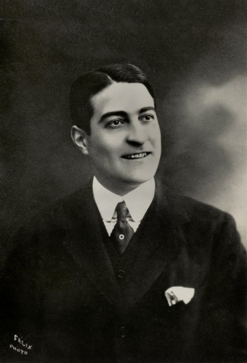 Fransız sanatçı Max Dearly