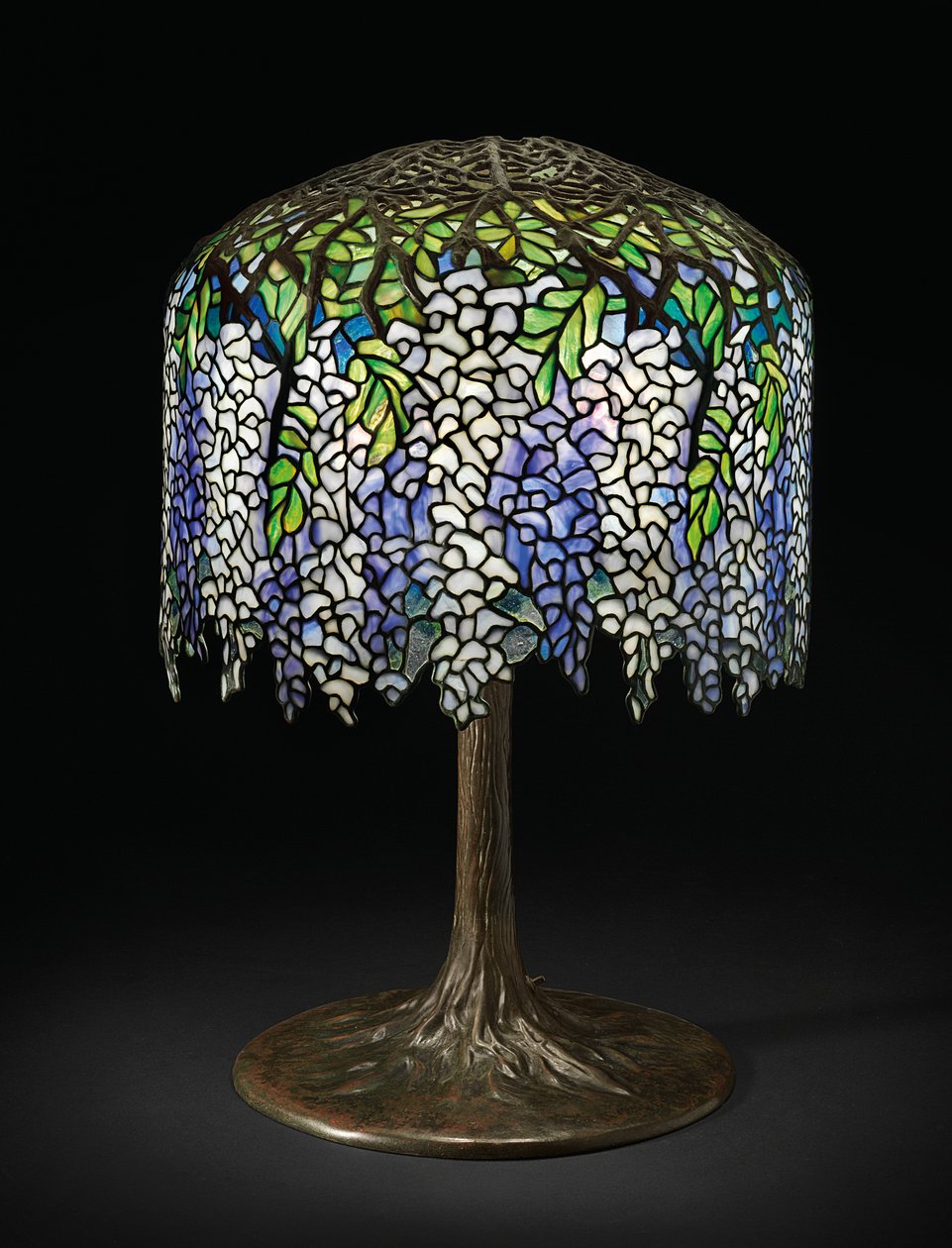 Wisteria masa lambası, c.1910 (kurşunlu cam ve bronz) by Studios Tiffany