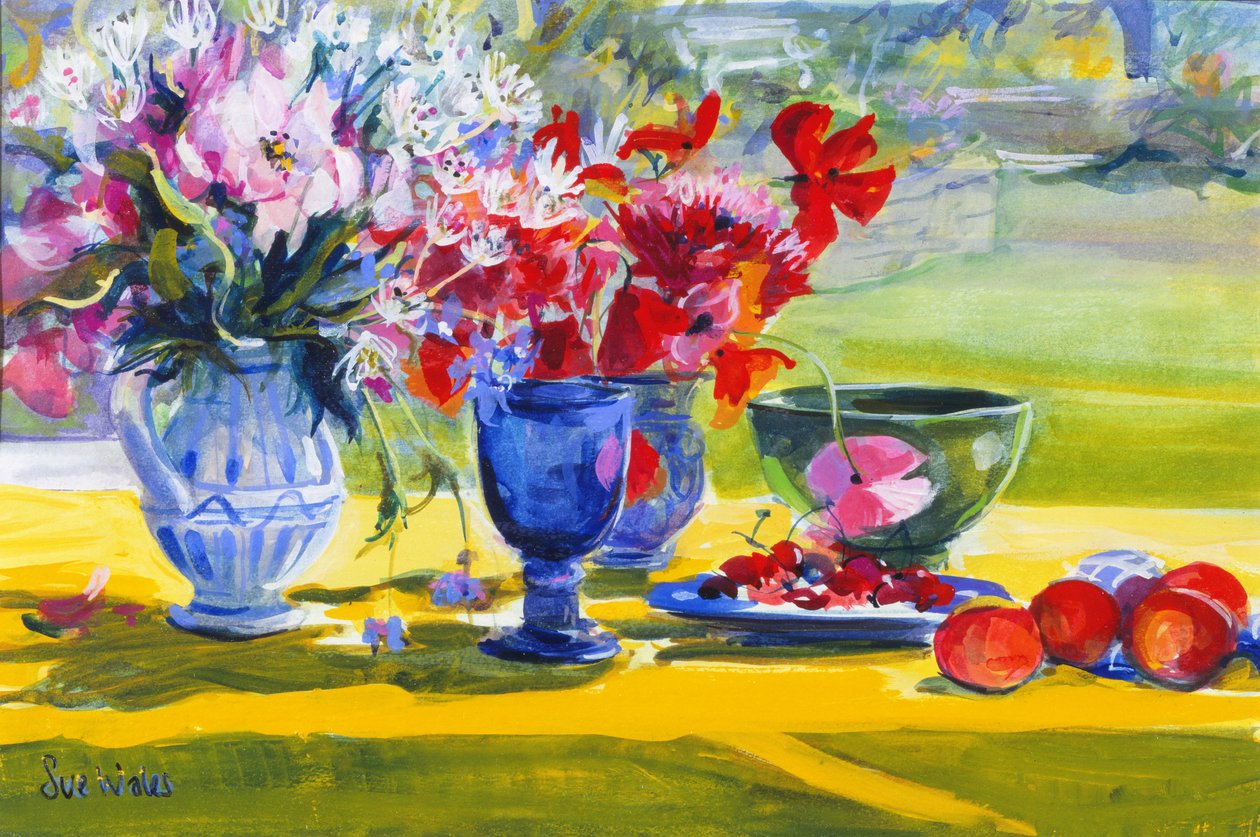 Bahçe masasında yaz ortası çiçekleri, 1993 by Sue Wales