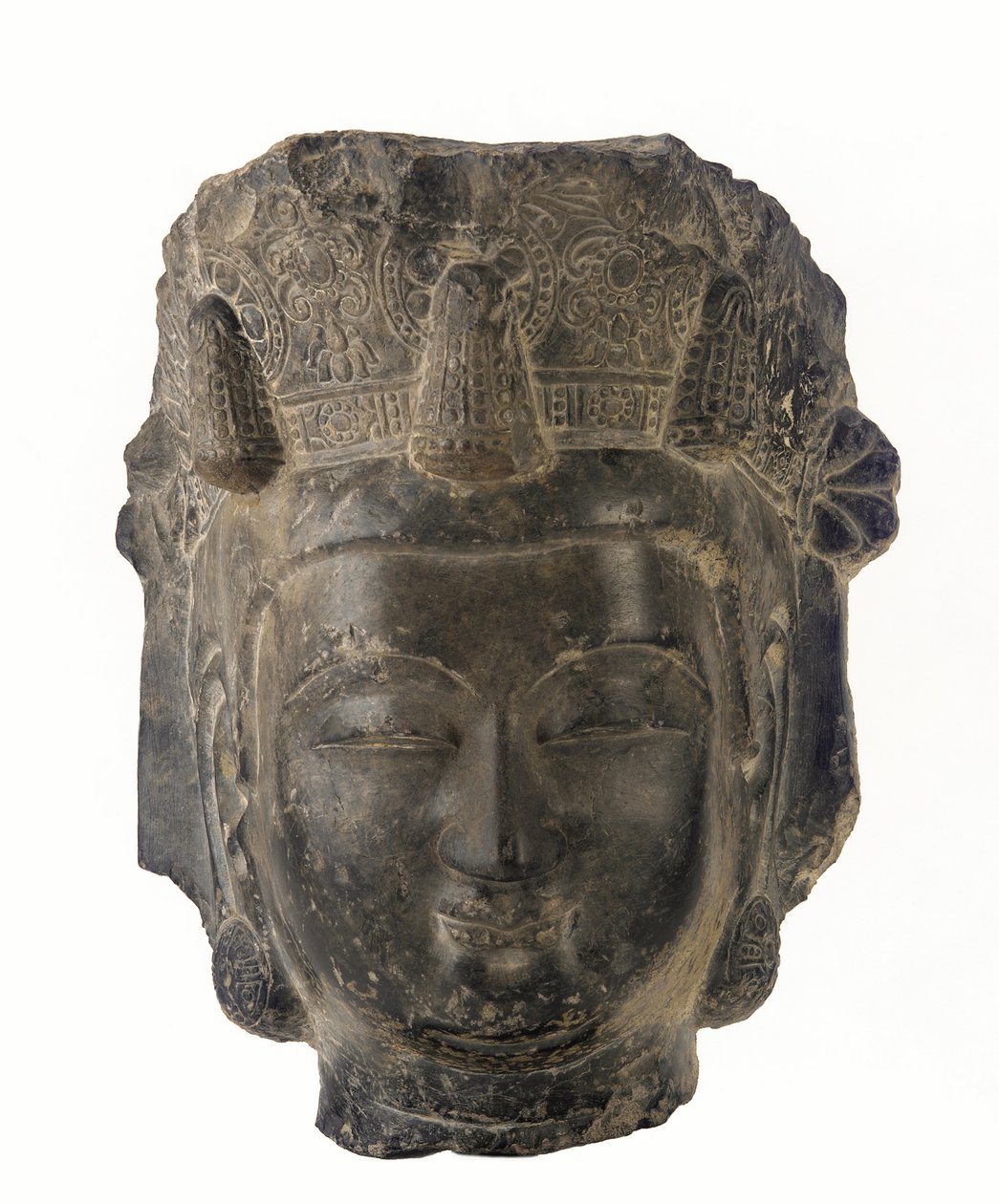 Bir bodhisattva başı, 581-618 (koyu gri kireçtaşı) by Sui Dynasty Chinese School