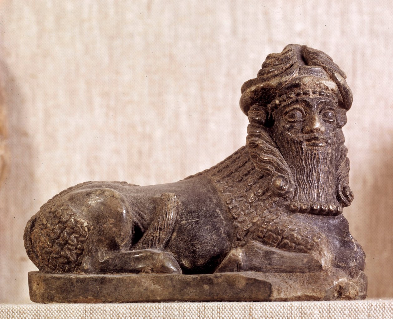 Doğu antik: boğa Pie androcephale. Bronz ve gümüş heykelcik. Sümer dönemi. Sümer