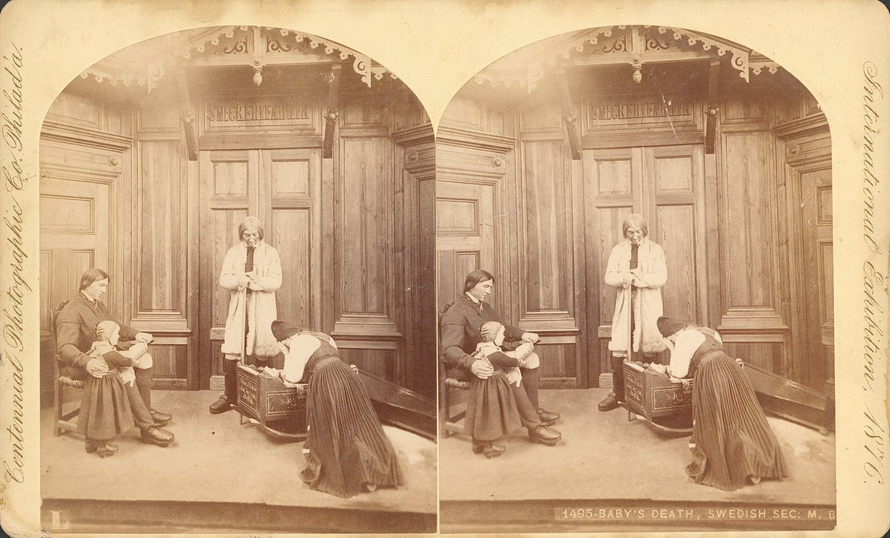 Bebek Ölümü, İsveç Bölümü, Sergi başlığından: İsveçlilerin ev yaşamından sahneler, Sergi #na, Ana Sergi Binası, Bina, 1876 (stereoskopik baskı) by Swedish Photographer